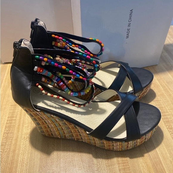 Women's Wedge Sandals With Pearls Across The Top Platform Sandals NIB size 9 - Picture 6 of 12